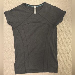 Ivviva girls size 14 short sleeve workout tee